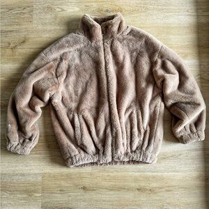 Cozy Plush Zip-Up Jacket in Light Taupe